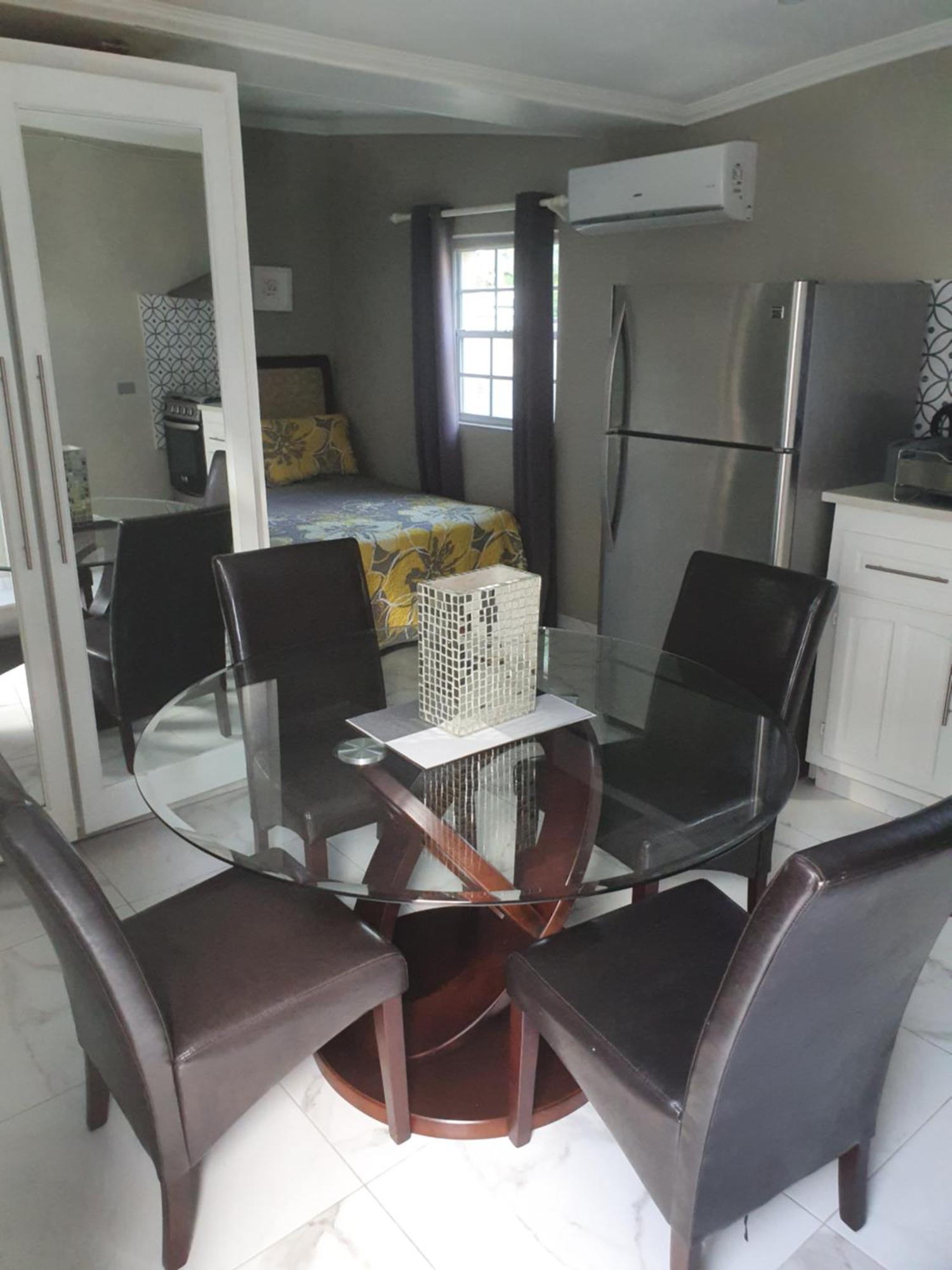Devachan Apartments Bridgetown Oda fotoğraf